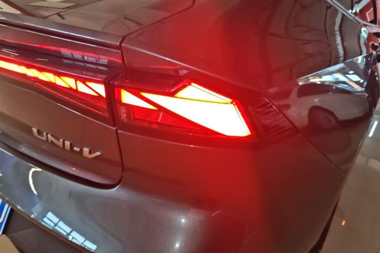 Used CHANGAN UNI-V 2022 1.5T Prestige Version Right Rear Taillight
