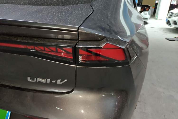 Used CHANGAN UNI-V 2022 1.5T Prestige Version Right Rear Taillight