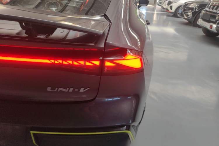 Used CHANGAN UNI-V 2022 1.5T Sport Edition Right Rear Taillight