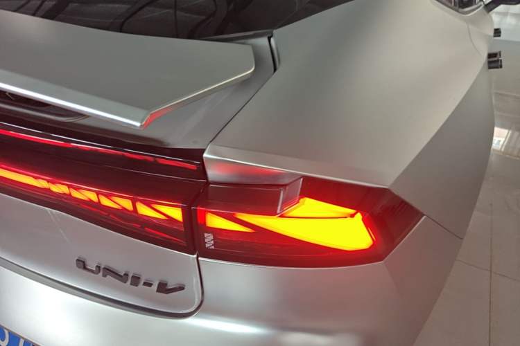 Used CHANGAN UNI-V 2022 1.5T Prestige Version Right Rear Taillight