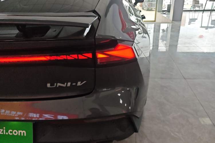 Used CHANGAN UNI-V 2022 1.5T Prestige Version Right Rear Taillight