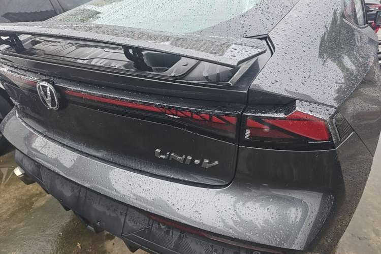 Used CHANGAN UNI-V 2022 1.5T Smart Navigation Version Right Rear Taillight