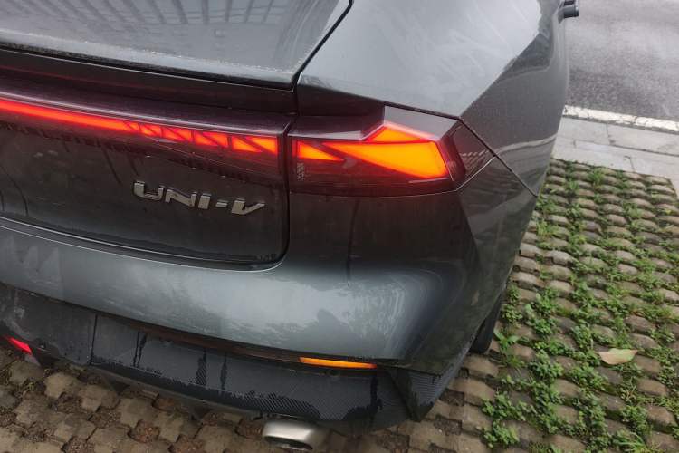 Used CHANGAN UNI-V 2022 1.5T Prestige Version Right Rear Taillight