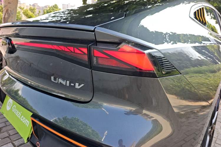 Used CHANGAN UNI-V 2022 1.5T Sport Edition Right Rear Taillight
