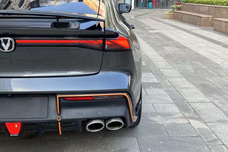 Used CHANGAN UNI-V 2022 2.0T Leading-Speed Edition Right Rear Taillight