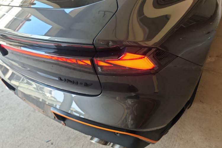 Used CHANGAN UNI-V 2022 2.0T Sporty Version Right Rear Taillight