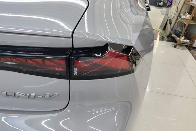 Used CHANGAN UNI-V 2022 1.5T Prestige Version Right Rear Taillight