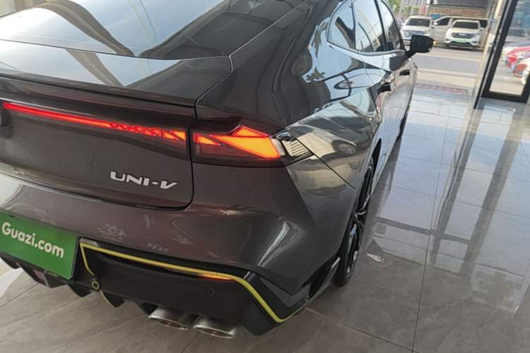 Used CHANGAN UNI-V 2022 1.5T Sport Edition Right Rear Taillight