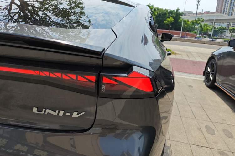 Used CHANGAN UNI-V 2022 1.5T Prestige Version Right Rear Taillight