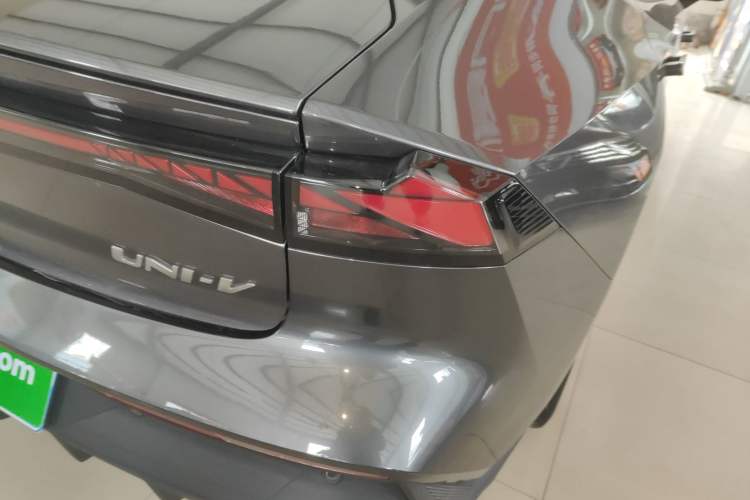 Used CHANGAN UNI-V 2022 1.5T Prestige Version Right Rear Taillight