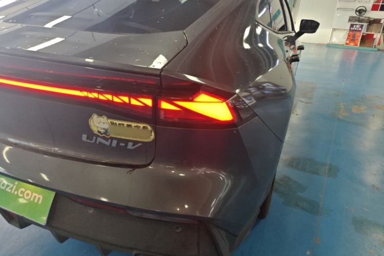 Used CHANGAN UNI-V 2022 1.5T Prestige Version Right Rear Taillight