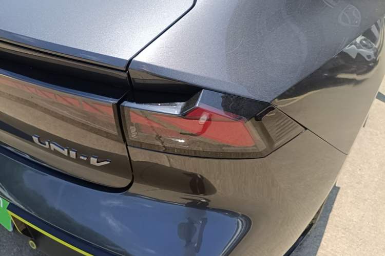 Used CHANGAN UNI-V 2022 1.5T Sport Edition Right Rear Taillight