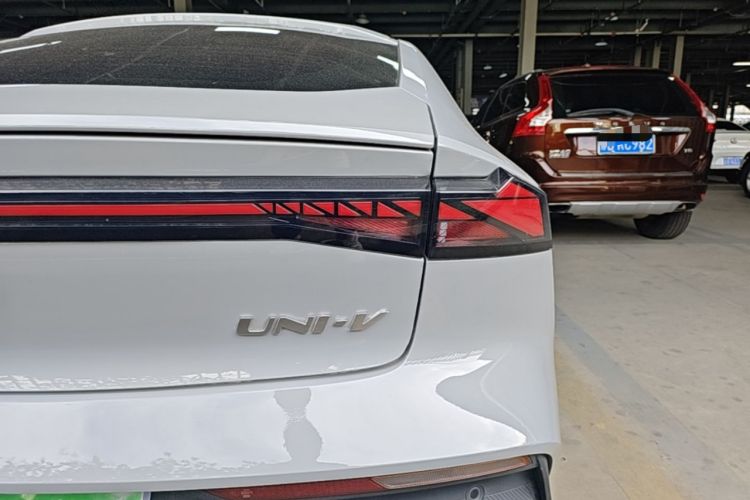 Used CHANGAN UNI-V 2022 1.5T Prestige Version Right Rear Taillight