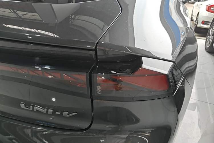 Used CHANGAN UNI-V 2022 1.5T Prestige Version Right Rear Taillight