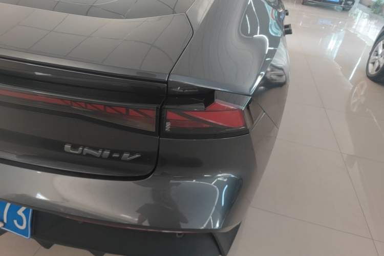 Used CHANGAN UNI-V 2022 1.5T Prestige Version Right Rear Taillight