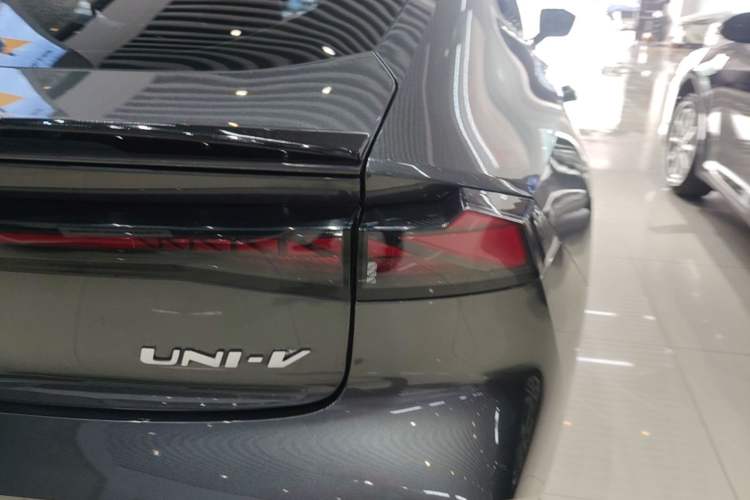 Used CHANGAN UNI-V 2022 1.5T Prestige Version Right Rear Taillight