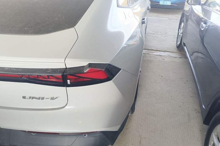 Used CHANGAN UNI-V 2022 1.5T Prestige Version Right Rear Taillight
