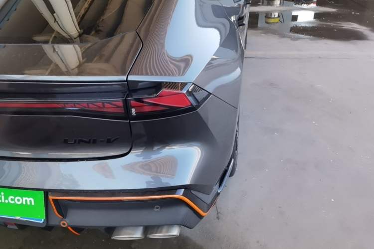 Used CHANGAN UNI-V 2022 2.0T Leading-Speed Edition Right Rear Taillight