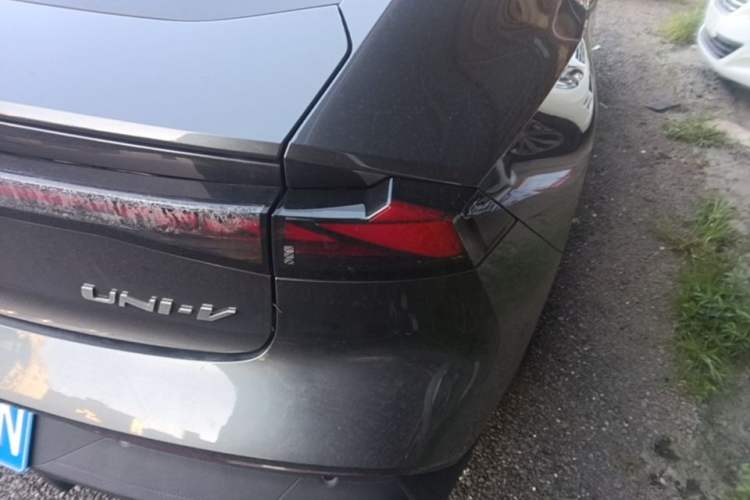 Used CHANGAN UNI-V 2022 1.5T Smart Navigation Version Right Rear Taillight