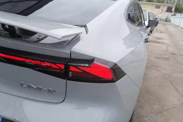 Used CHANGAN UNI-V 2022 1.5T Prestige Version Right Rear Taillight
