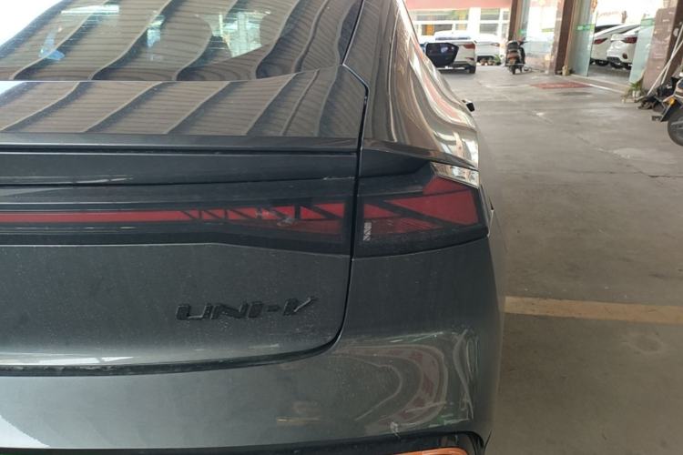 Used CHANGAN UNI-V 2022 1.5T Sport Edition Right Rear Taillight