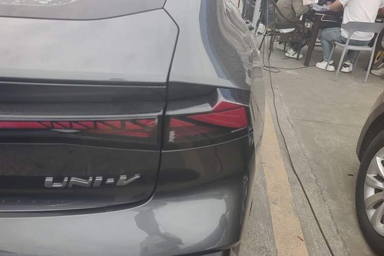Used CHANGAN UNI-V 2022 1.5T Sport Edition Right Rear Taillight
