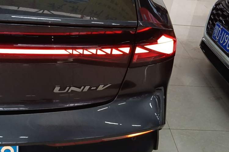 Used CHANGAN UNI-V 2022 1.5T Prestige Version Right Rear Taillight