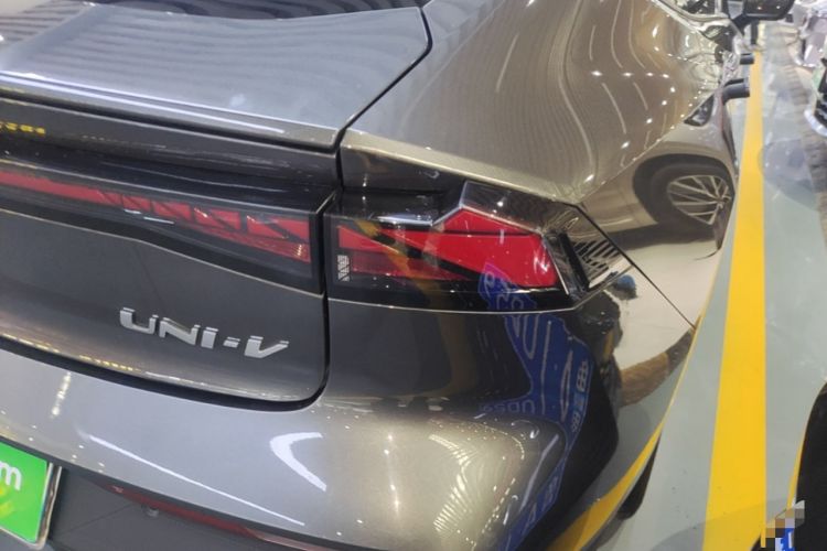 Used CHANGAN UNI-V 2022 1.5T Prestige Version Right Rear Taillight