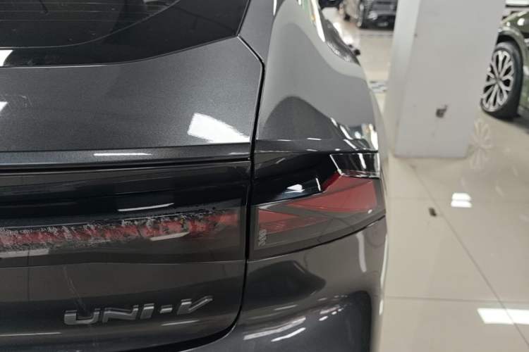 Used CHANGAN UNI-V 2022 1.5T Sport Edition Right Rear Taillight