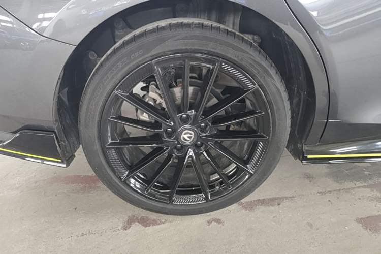 Used CHANGAN UNI-V 2022 1.5T Sport Edition Right Rear Wheel Hub