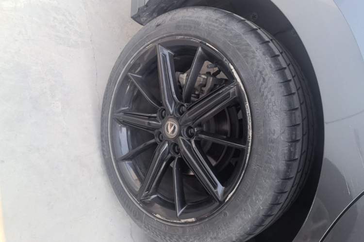 Used CHANGAN UNI-V 2022 1.5T Smart Navigation Version Right Rear Wheel Hub