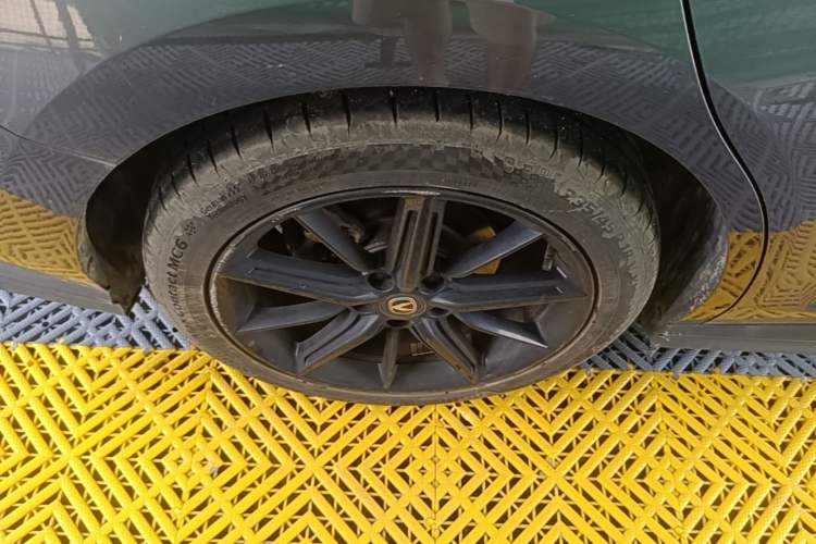 Used CHANGAN UNI-V 2022 1.5T Prestige Version Right Rear Wheel Hub