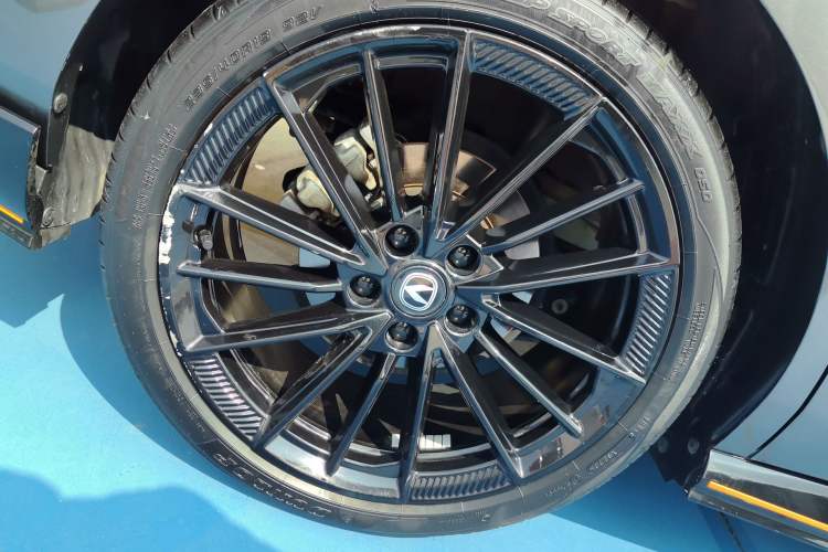 Used CHANGAN UNI-V 2022 1.5T Sport Edition Right Rear Wheel Hub