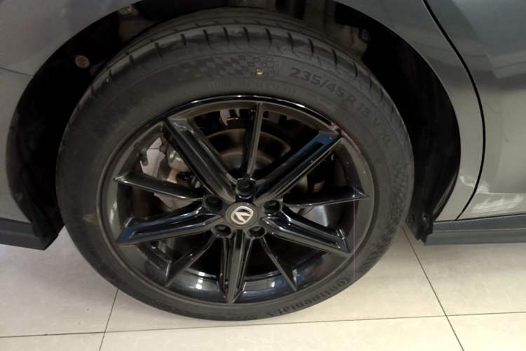 Used CHANGAN UNI-V 2022 1.5T Prestige Version Right Rear Wheel Hub