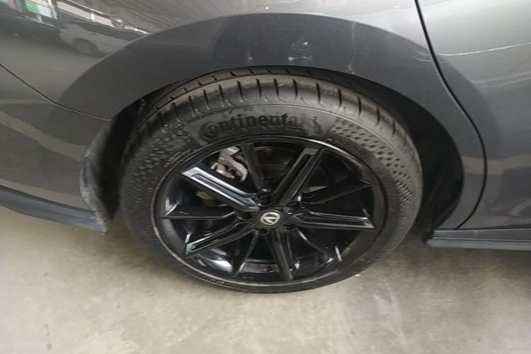 Used CHANGAN UNI-V 2022 1.5T Prestige Version Right Rear Wheel Hub