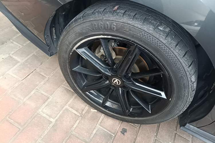 Used CHANGAN UNI-V 2022 1.5T Prestige Version Right Rear Wheel Hub