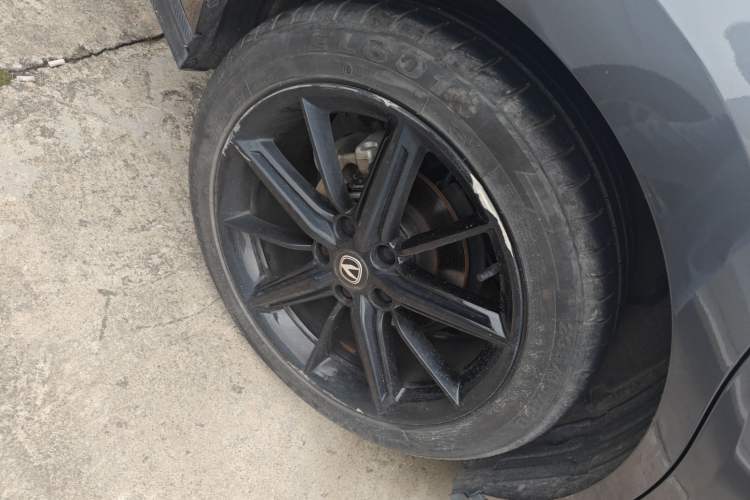 Used CHANGAN UNI-V 2022 1.5T Prestige Version Right Rear Wheel Hub
