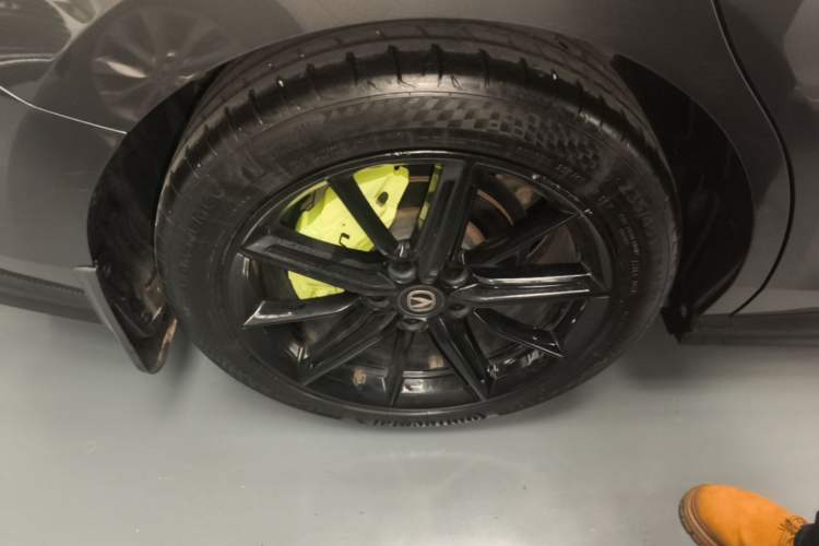 Used CHANGAN UNI-V 2022 1.5T Prestige Version Right Rear Wheel Hub