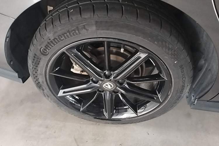 Used CHANGAN UNI-V 2022 1.5T Prestige Version Right Rear Wheel Hub