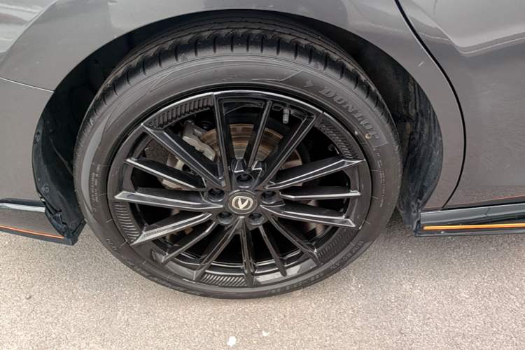 Used CHANGAN UNI-V 2022 1.5T Sport Edition Right Rear Wheel Hub