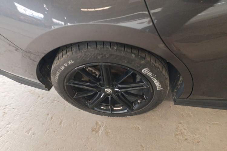 Used CHANGAN UNI-V 2022 1.5T Smart Navigation Version Right Rear Wheel Hub