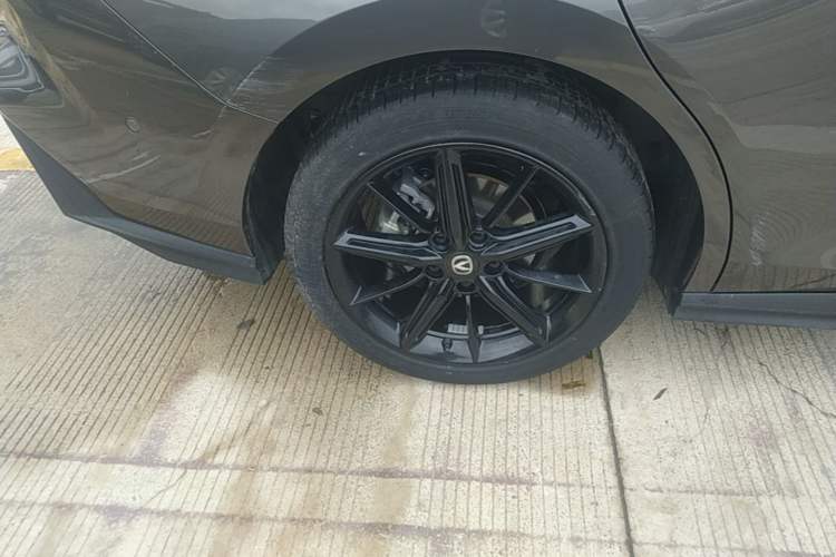 Used CHANGAN UNI-V 2022 1.5T Smart Navigation Version Right Rear Wheel Hub