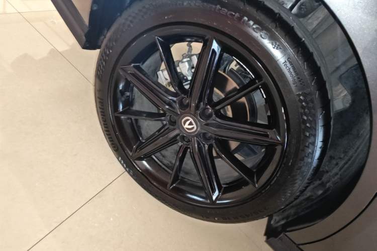 Used CHANGAN UNI-V 2022 1.5T Prestige Version Right Rear Wheel Hub