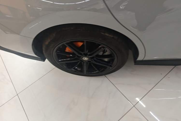 Used CHANGAN UNI-V 2022 1.5T Prestige Version Right Rear Wheel Hub