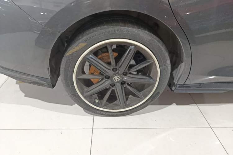 Used CHANGAN UNI-V 2022 1.5T Prestige Version Right Rear Wheel Hub