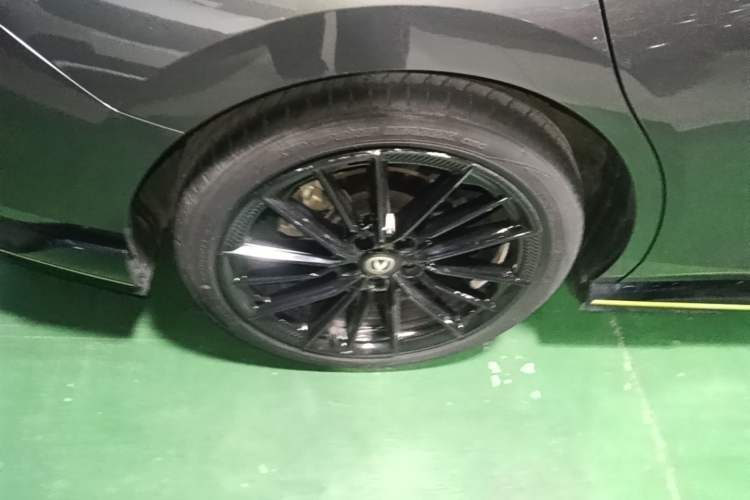 Used CHANGAN UNI-V 2022 1.5T Sport Edition Right Rear Wheel Hub