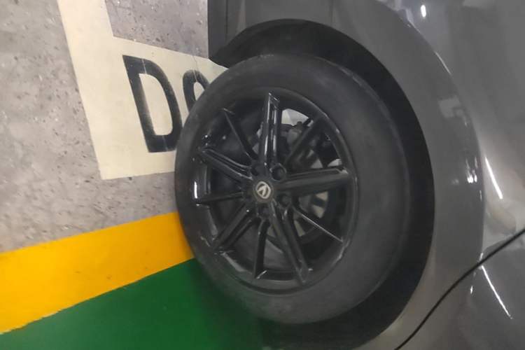 Used CHANGAN UNI-V 2022 1.5T Prestige Version Right Rear Wheel Hub