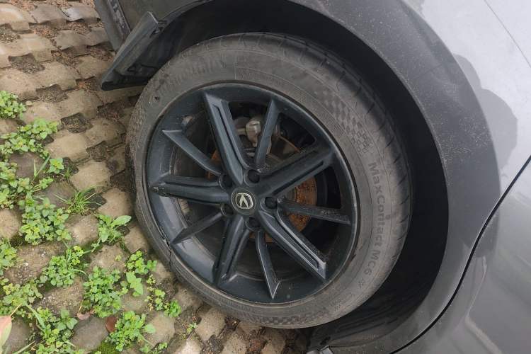 Used CHANGAN UNI-V 2022 1.5T Prestige Version Right Rear Wheel Hub
