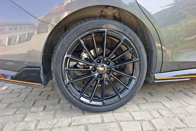 Used CHANGAN UNI-V 2022 1.5T Sport Edition Right Rear Wheel Hub