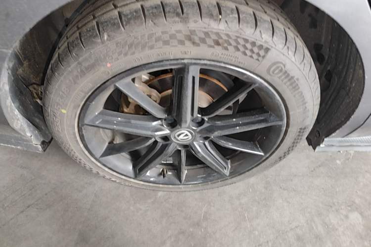 Used CHANGAN UNI-V 2022 1.5T Smart Navigation Version Right Rear Wheel Hub